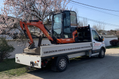 Kubota KX016-4 a Ford Transiton.