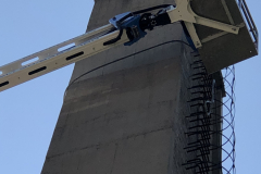 Kémény bontása a Socage 32 méteres emelőkosaras géppel Mátranovákon.