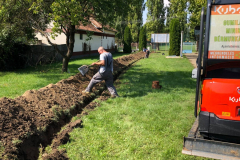 Árokásás a Kubota minikotró markológéppel