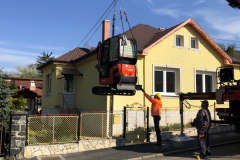 Kubota minikotró beemelése a kertbe