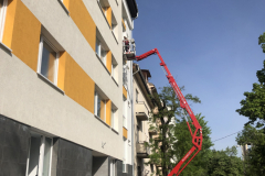 Budapesten Zászlós utcában emelőkosaras munknánk