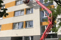 Budapesten Zászlós utcában emelőkosaras munkánk a Europelift TM18 GT 18 méteres emelőkosaras gépünkkel.