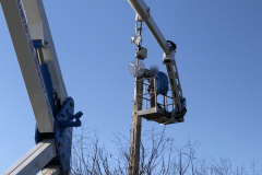 Nemtiben a kollégáink hálózati fejlesztéseket és karbantartásokat végeztek a Socage emelőkosaras gépünkkel.