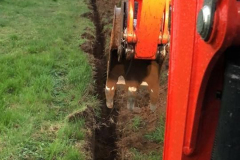 Árokásás a Kubota minikotró markológéppel