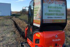 Árokásás a Kubota KX016-4 minikotróval