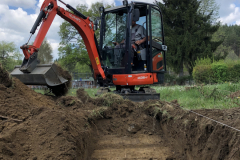 Alap építés a salgótarjáni strandon egy teniszpályához a Kubota minikotróval.