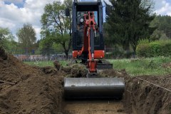 Alap építés a salgótarjáni strandon egy teniszpályához a Kubota minikotróval.