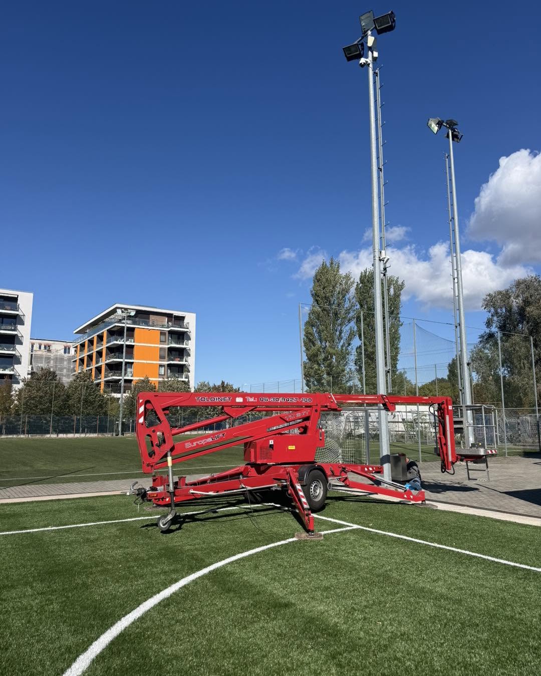 Vasas FC lámpa szerelés kosaras emelővel